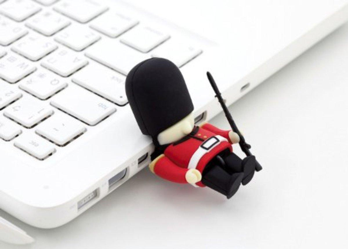 Pendrive 8Gb - Bone Guardia Real, USB 2.0, desmontable, color rojo