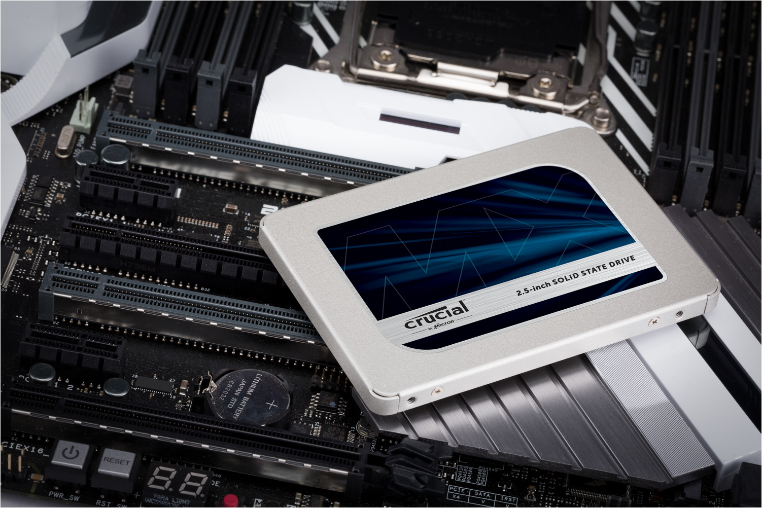CRUCIAL MX500 Festplatte, 2 TB SSD SATA 6 Gbps, 2,5 Zoll, intern