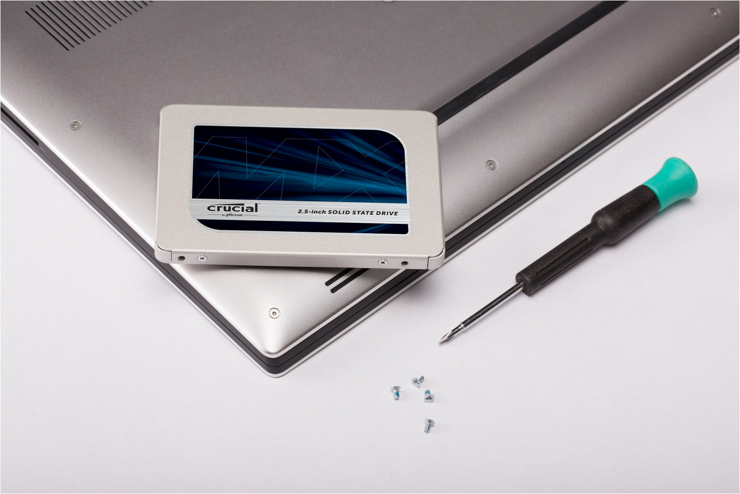 CRUCIAL MX500 Festplatte, 2 TB SSD SATA 6 Gbps, 2,5 Zoll, intern