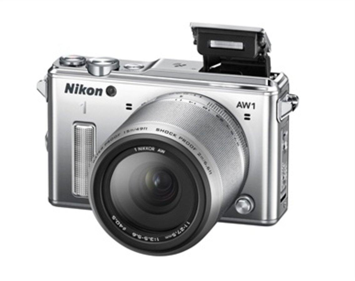 Cámara Evil Acuática - Nikon AW1, 14.2 Mp, Full HD, sumergible 15 metros