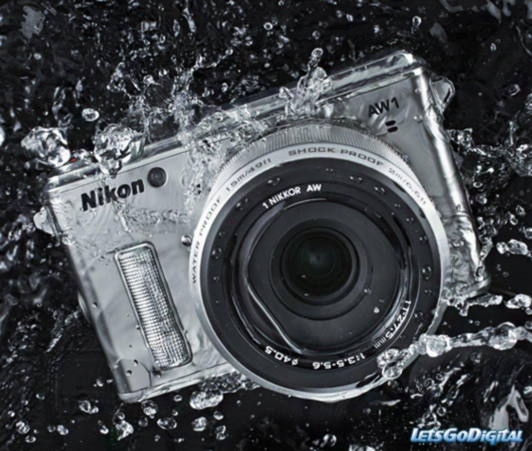 Cámara Evil Acuática - Nikon AW1, 14.2 Mp, Full HD, sumergible 15 metros