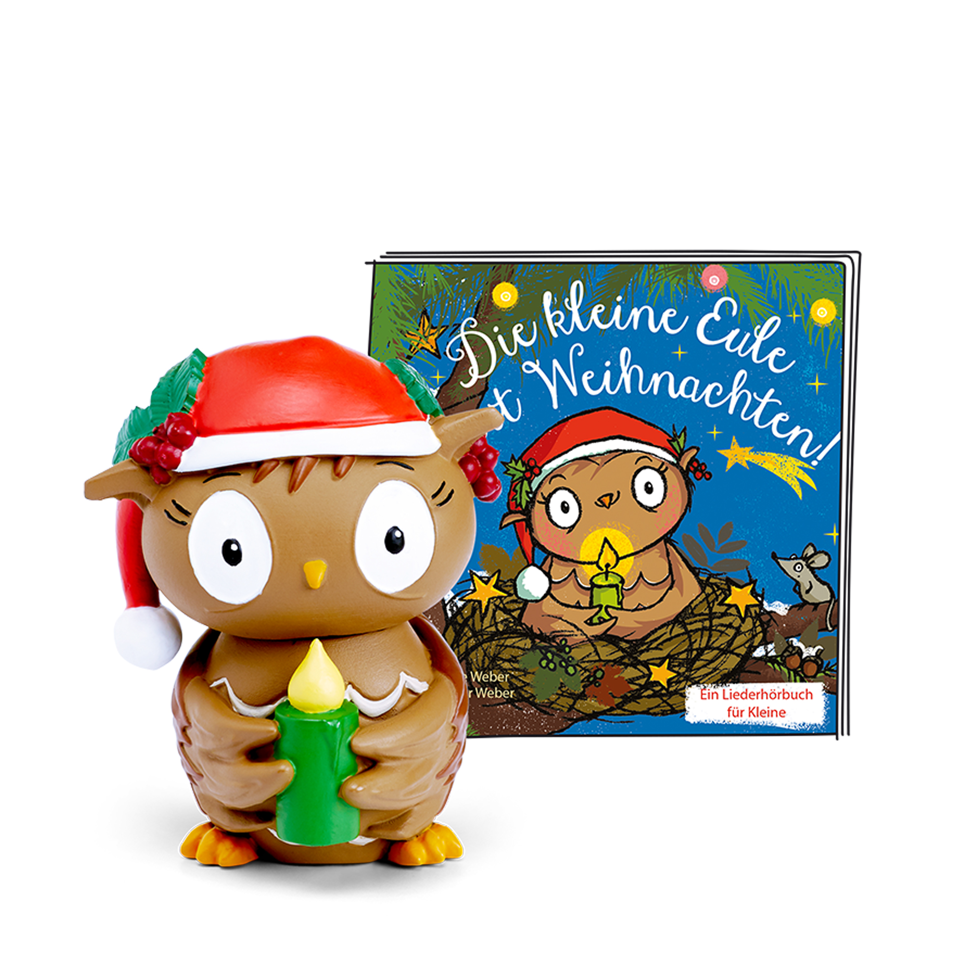 Eulenfigur mit Weihnachtsmütze, hält eine Kerze, und ein Kinderbuch. Der Hintergrund ist weiß.