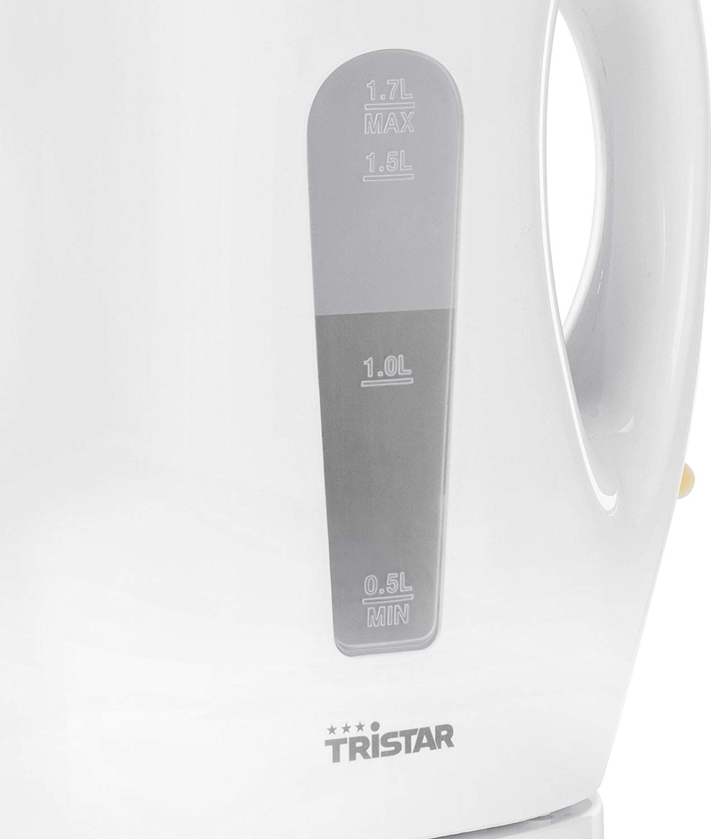 Weißer Wasserkocher mit Wasserstandsanzeige an der Seite. Tristar-Logo unten.