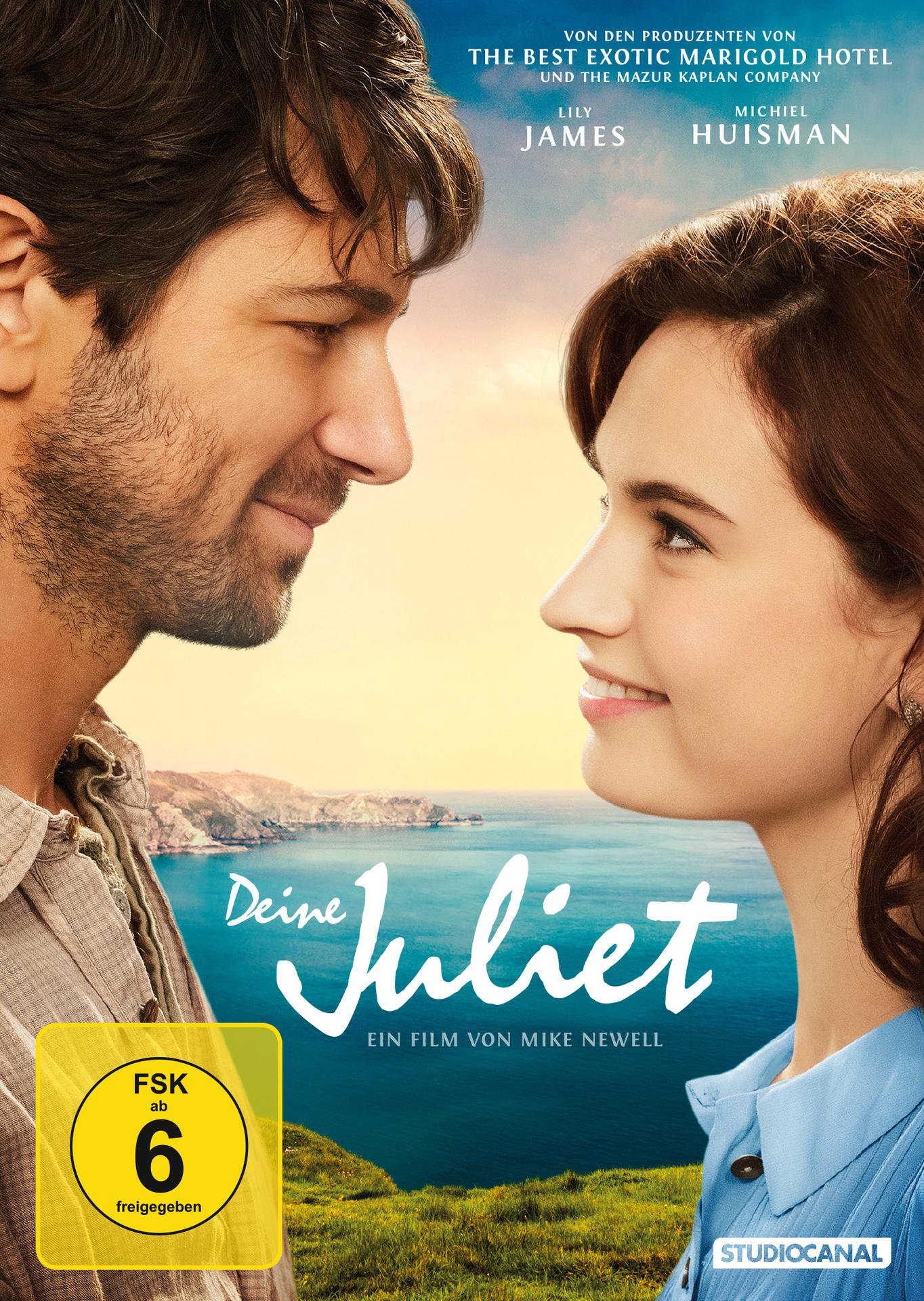 Deine Juliet Filmplakat. Zwei Personen stehen sich gegenüber, Text und Landschaft im Hintergrund.