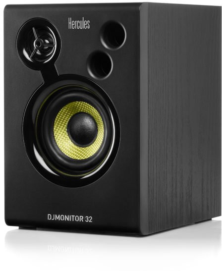 Zwarte Hercules DJ-monitorspeaker. Heeft een gele luidsprekerconus, zwarte accenten en drie kleine gaatjes. DJMONITOR 32 staat erop.