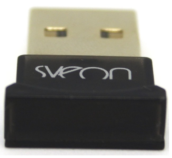 Un adaptador USB negro y gris con la marca Sveon visible. Está contra un fondo blanco.