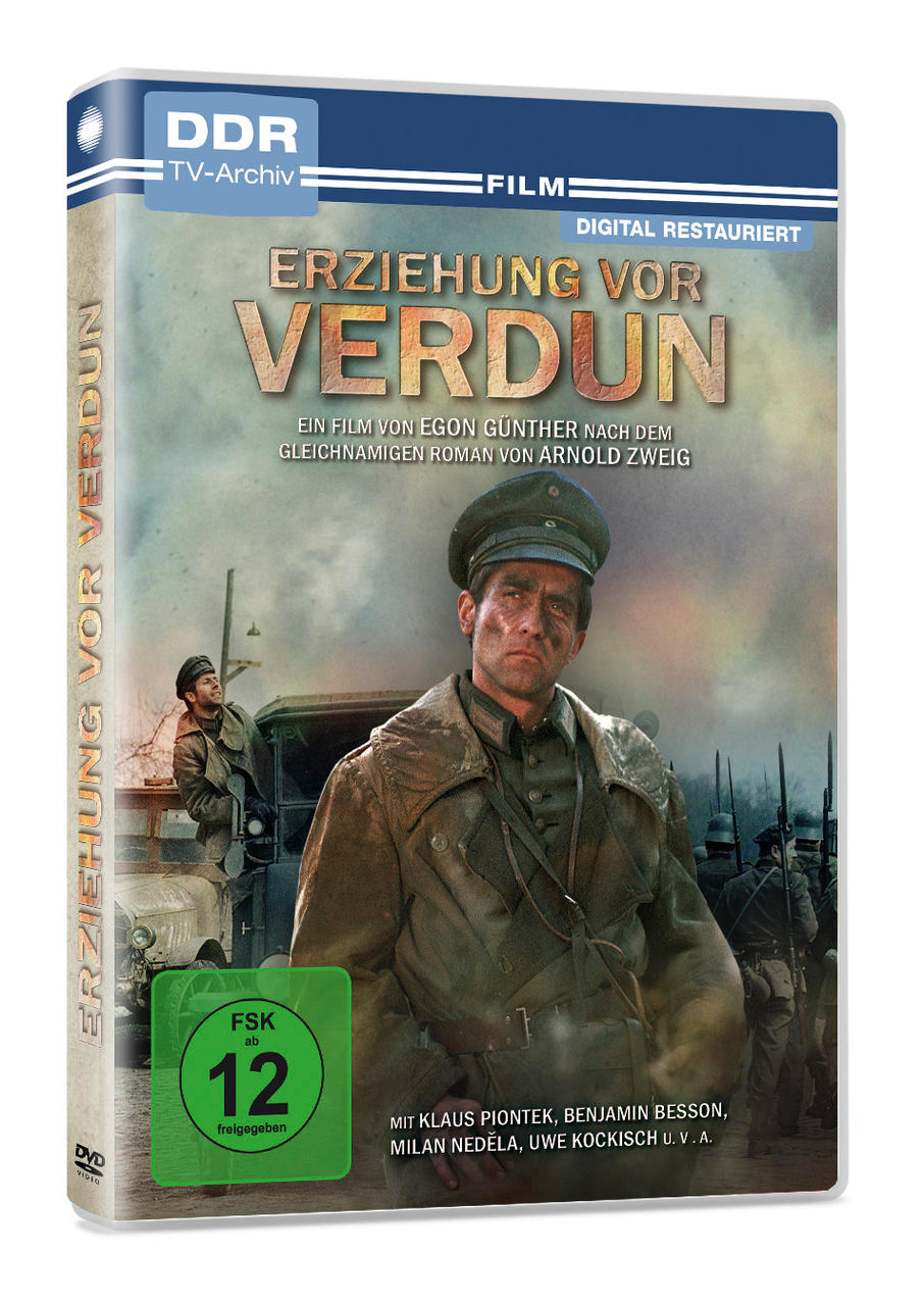 DVD-Cover: Mann in Militäruniform, Titel "ERZIEHUNG VOR VERDUN", Szene des Krieges.