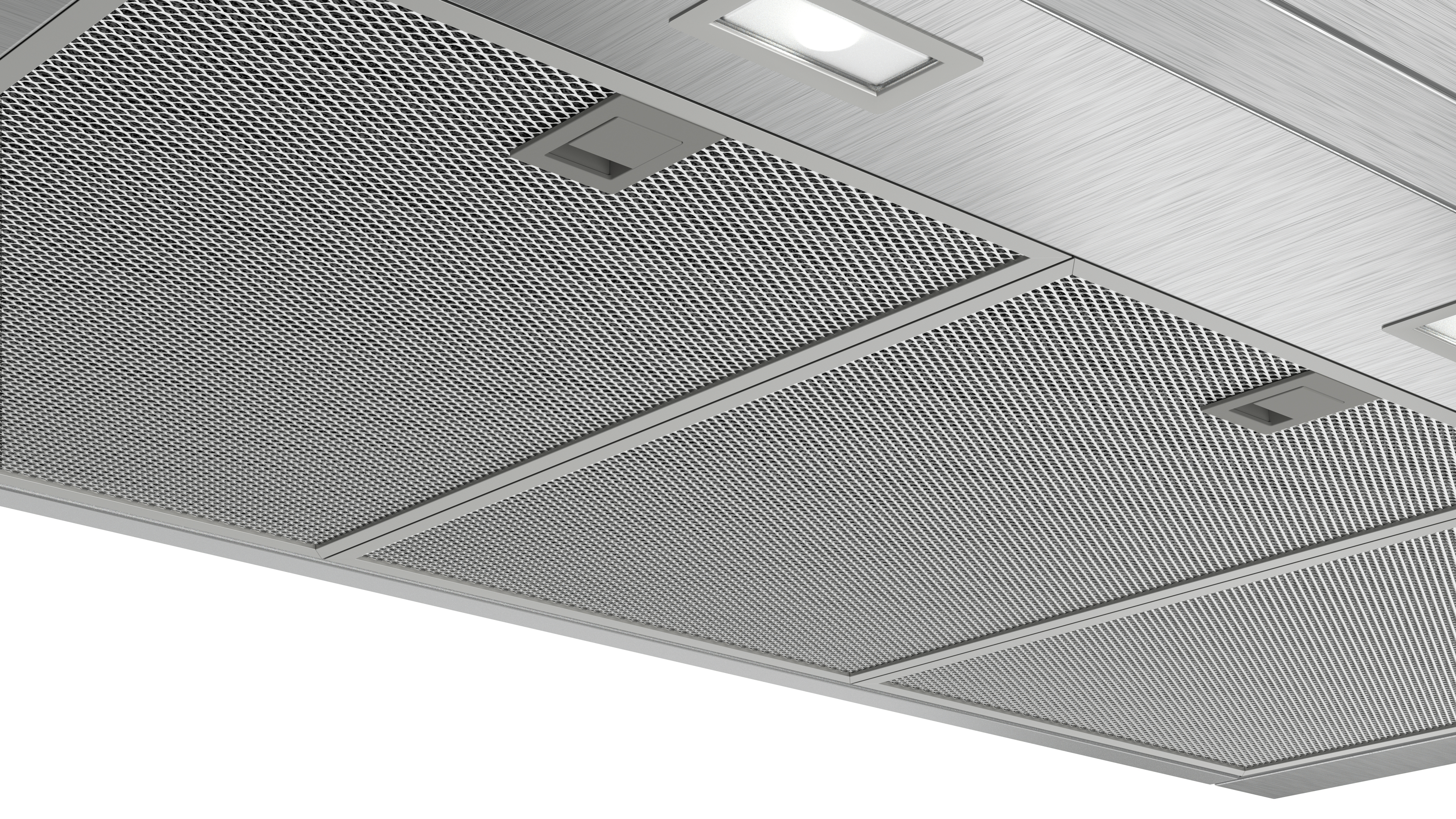 Close-up van een roestvrijstalen afzuigkap. Het heeft een gaasfilter en twee lampen. Witte achtergrond.