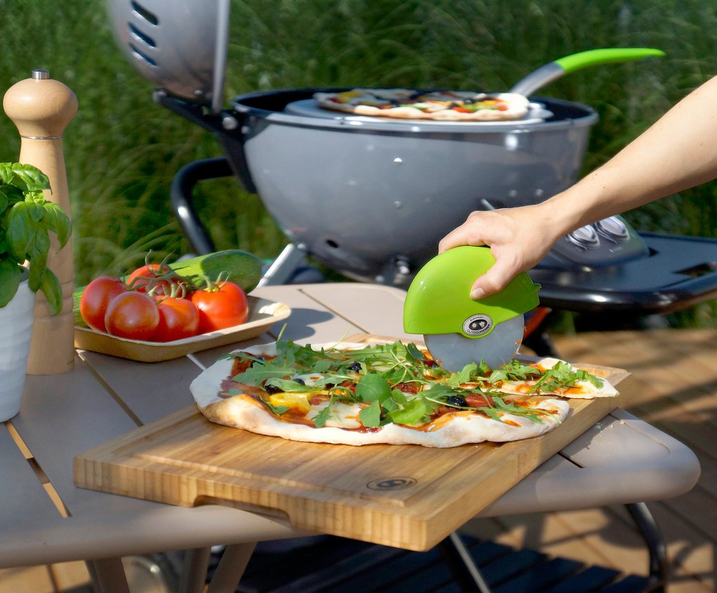 OUTDOORCHEF 14.491.29 Roulette a pizza - Accessoires pour barbecue (Vert/Argent)