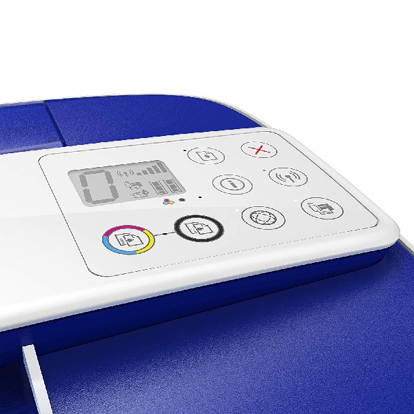 Primer plano del panel de control de una impresora blanca y azul con pantalla y botones.