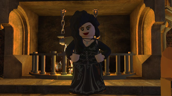 Een LEGO-figuur van een vrouw in een zwarte jurk, staand voor een open haard.