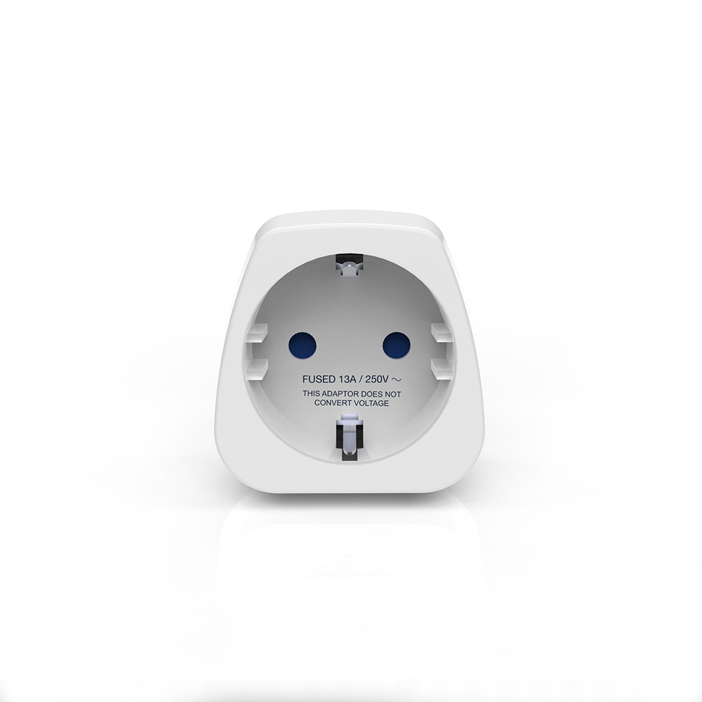 Weißer Netzadapter mit zwei Löchern und Text: "FUSED 13A/250V. DIESER ADAPTER WANDELT KEINE SPANNUNG".