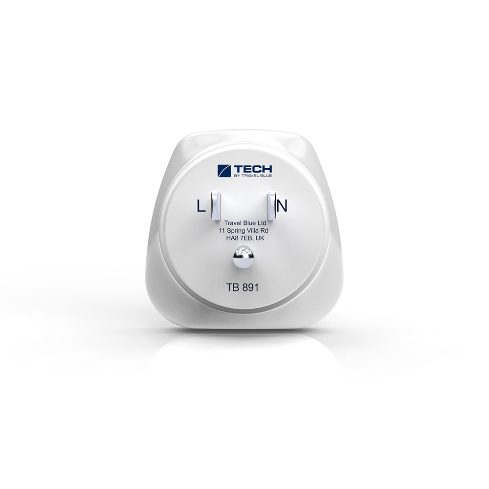 Weißer Reiseadapter mit Stecker und dem Text 'TECH BY TRAVEL BLUE'.