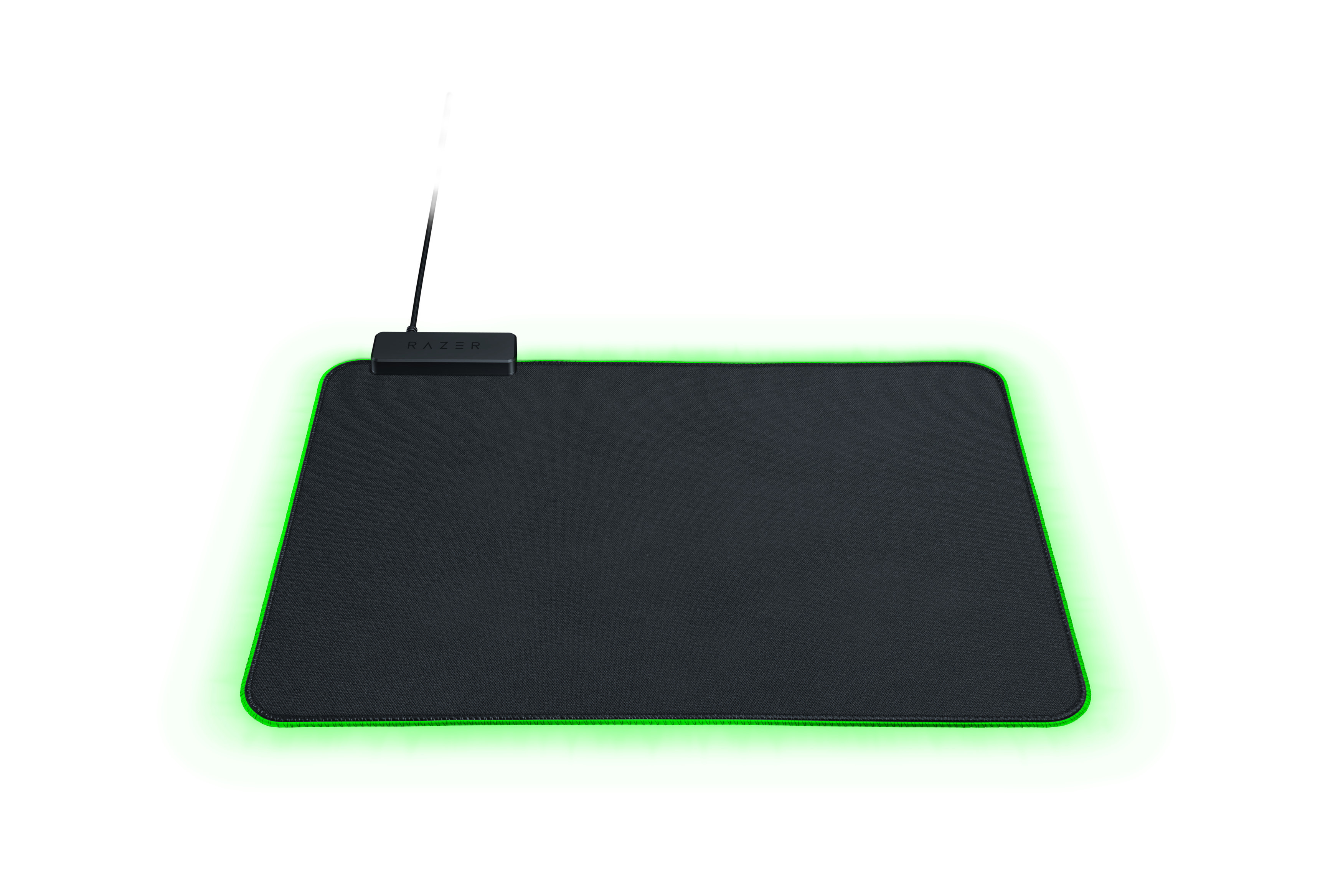 Ein schwarzes Razer-Mauspad mit grün leuchtendem Rand auf weißem Hintergrund.