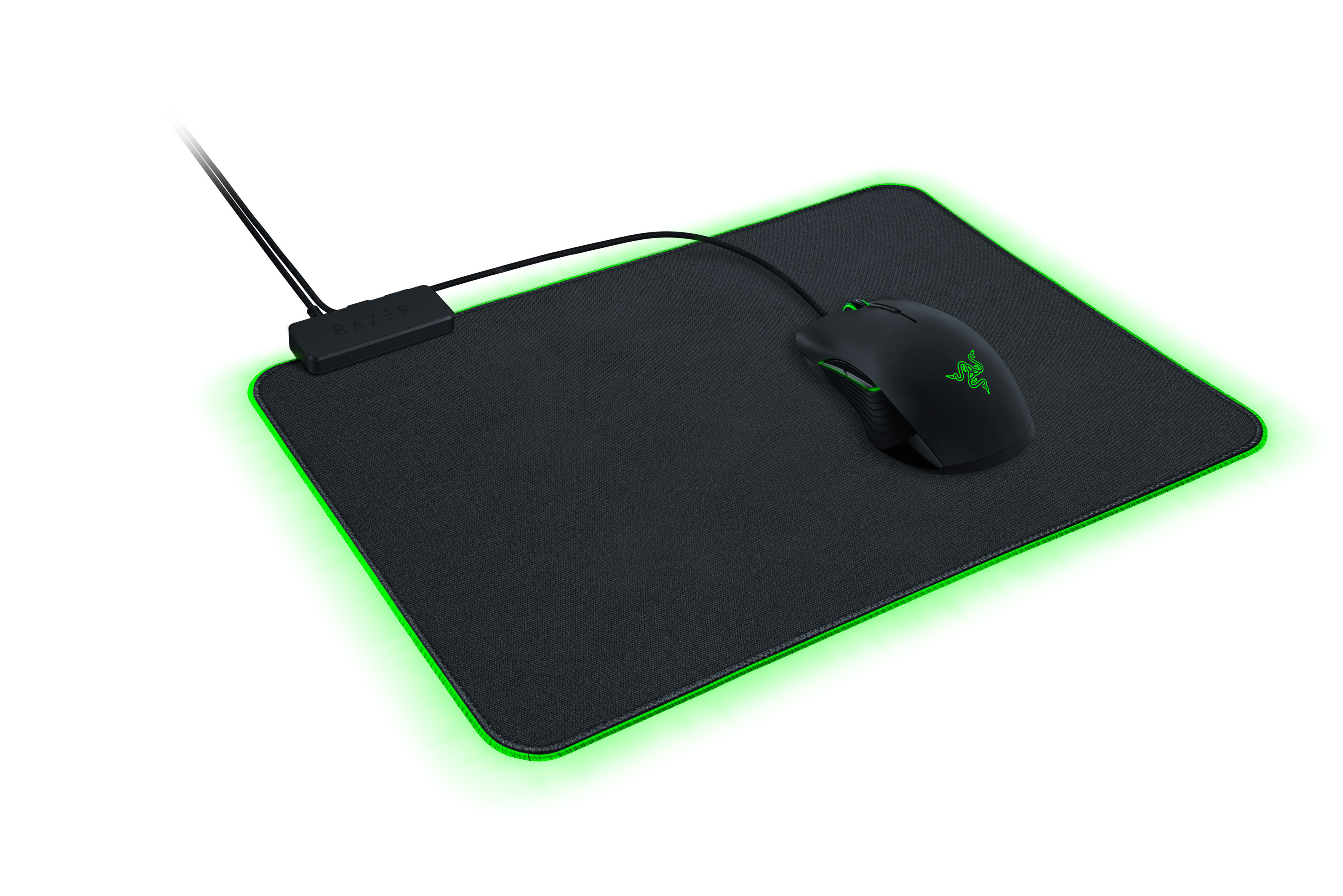 Schwarze Razer-Maus und -Mauspad mit grünen LED-Kanten, weißer Hintergrund.