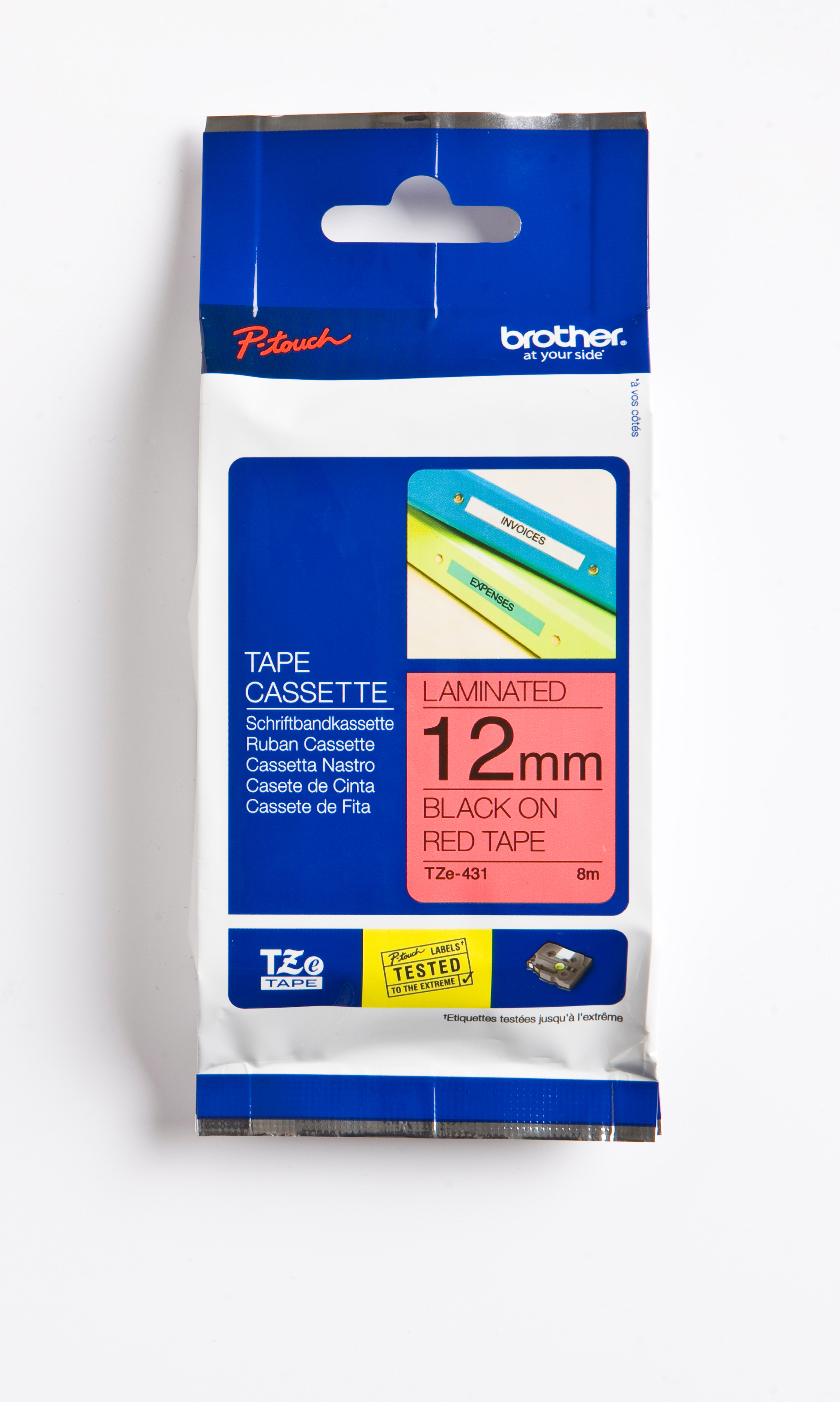 Brother P-touch Etikettentape-Kassette. Weiße, blaue und rote Verpackung. Schwarz auf Rot.