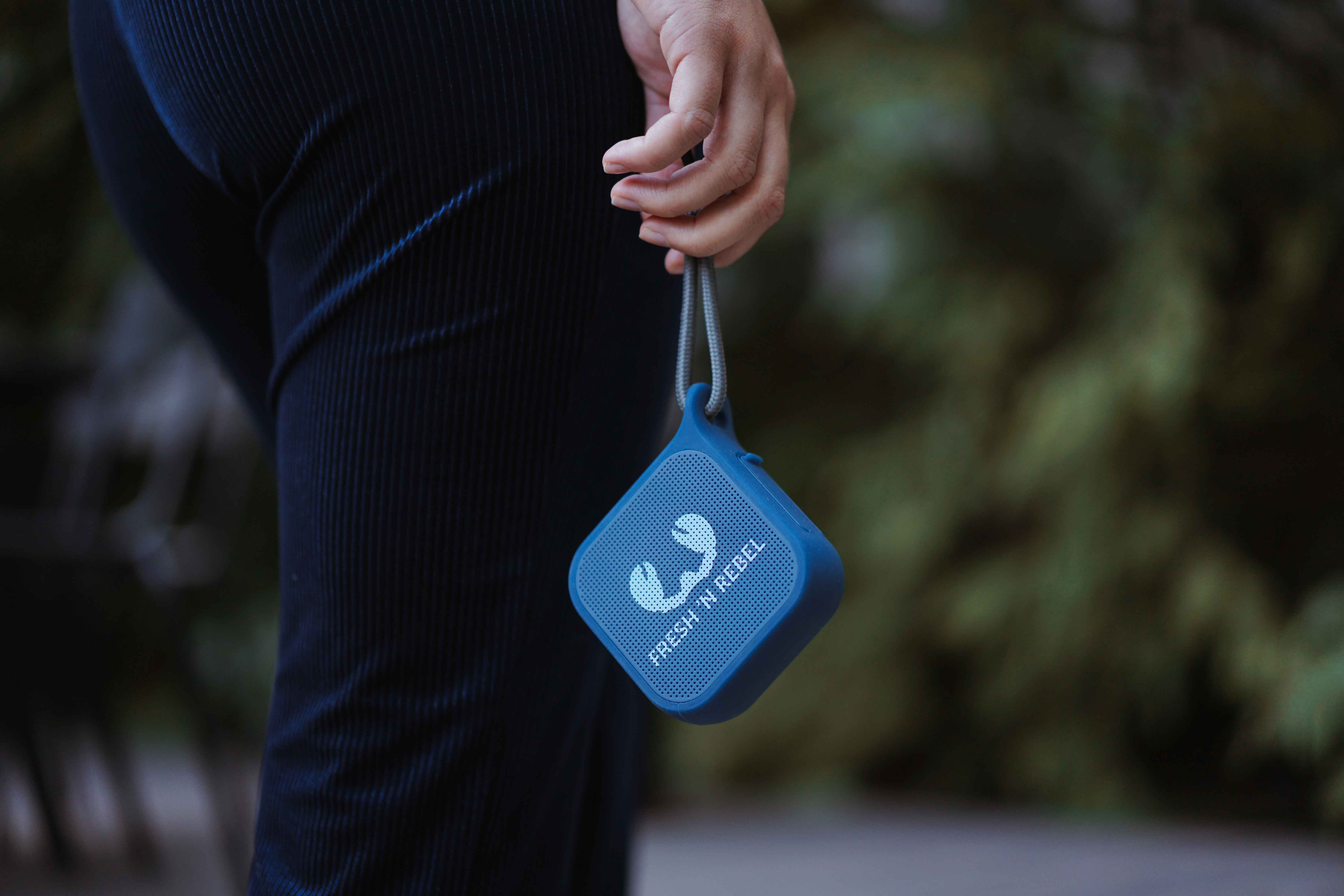 FRESH ‘N REBEL Rockbox Pebble Bluetooth Lautsprecher, Dunkelblau