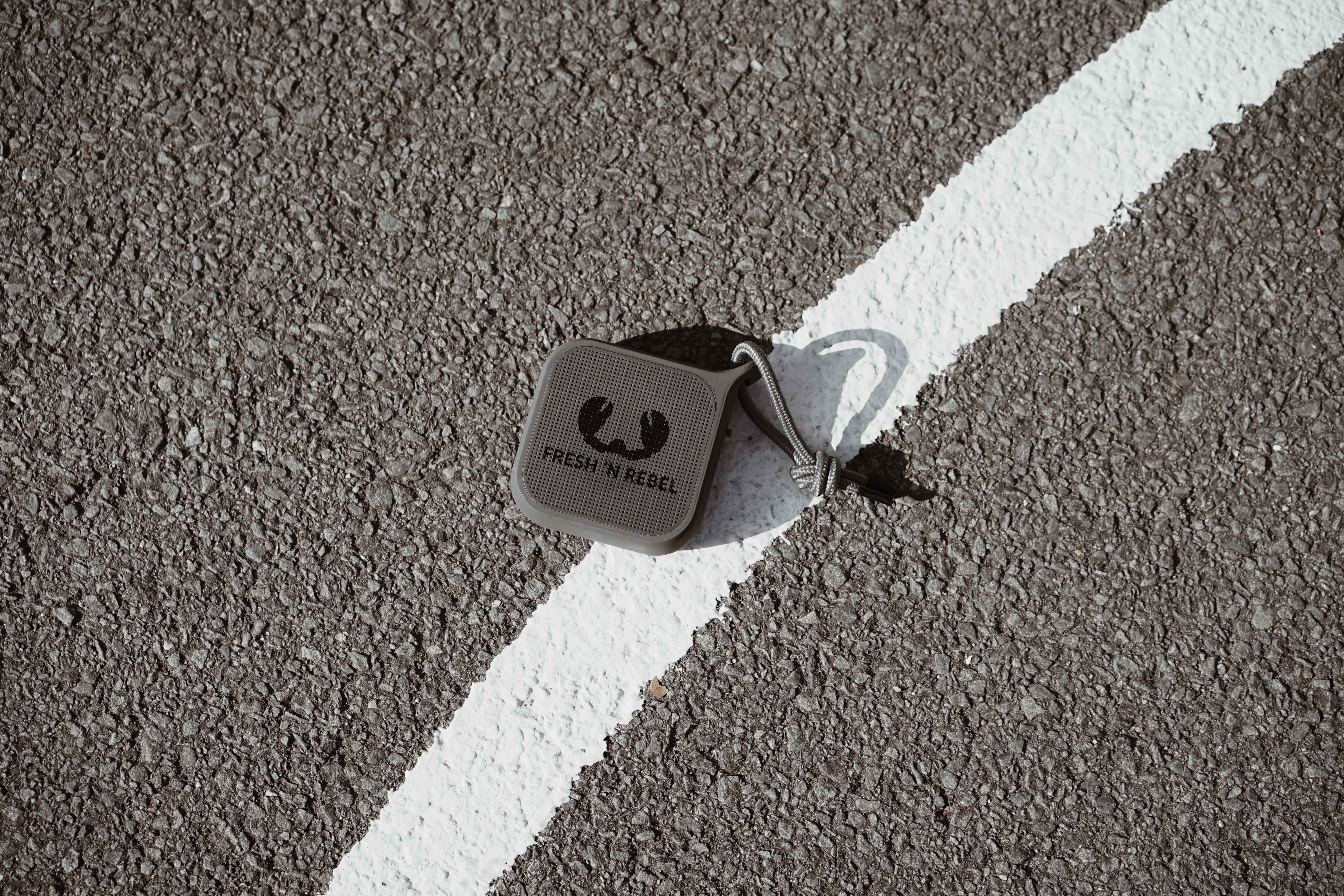 FRESH ‘N REBEL Rockbox Pebble Bluetooth Lautsprecher, Dunkelgrau