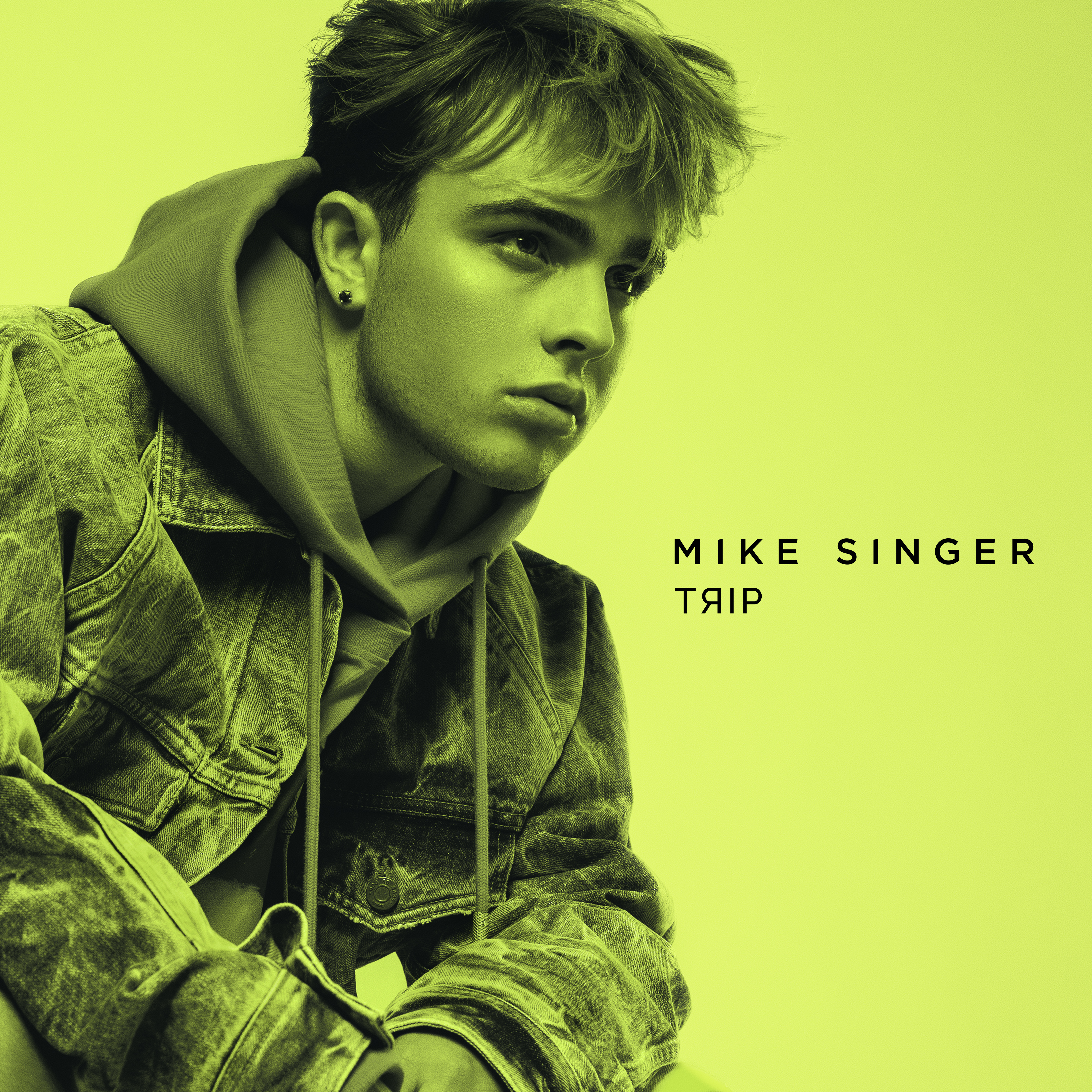 Albumcover von Mike Singer mit dem Gesicht des Sängers vor gelbem Hintergrund.