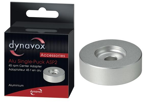 Ein silberner Alu Single-Puck ASP2 Mitteladapter für einen Plattenspieler, neben seiner schwarz-roten Box.