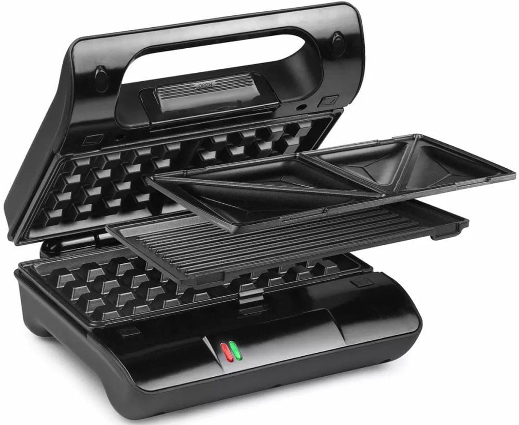 Sandwich maker noir, ouvert, avec plaques à gaufres et sandwichs, lumières vertes et rouges.