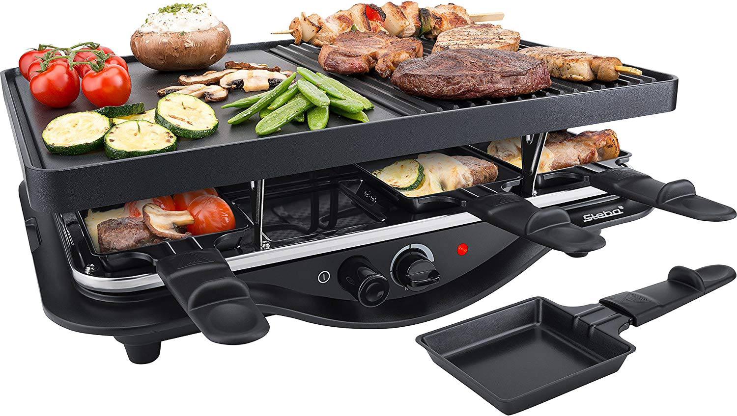Egy raclette grill különböző ételekkel: steak, zöldség, sajt és gomba.