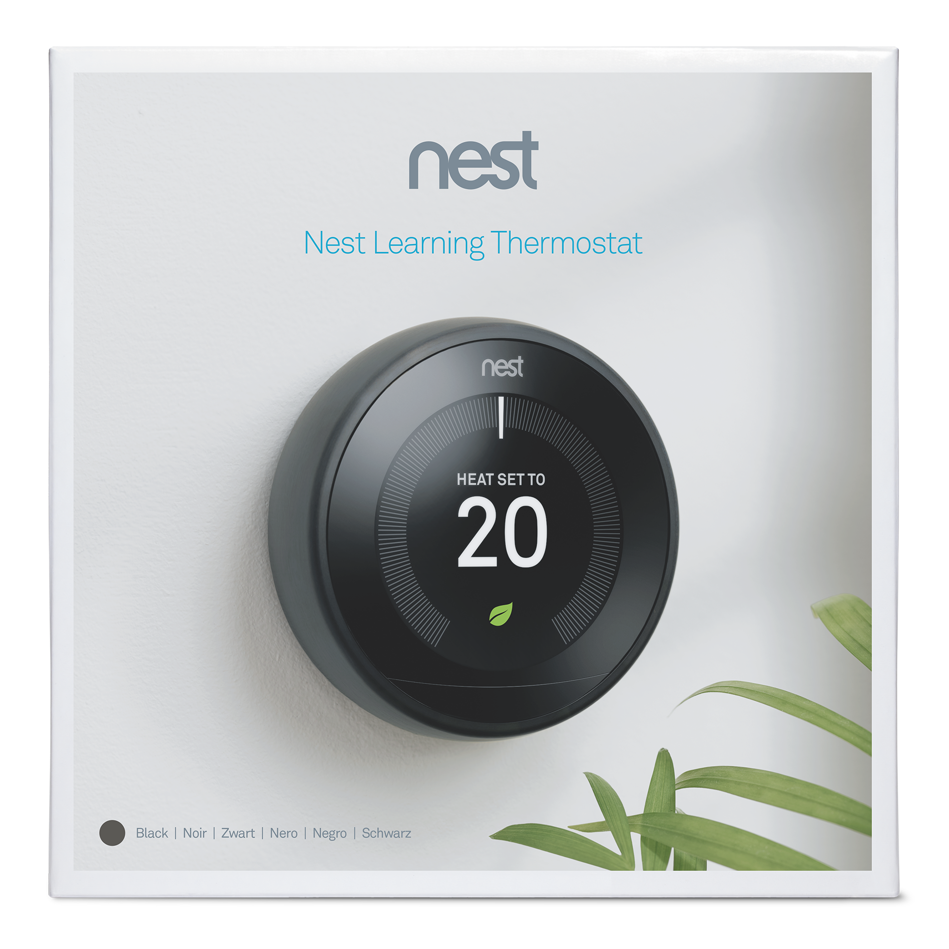 Nest Learning Thermostat op een witte muur. Zwart gezicht, getallen 20, groen blad-icoon. Witte achtergrond, strak design.