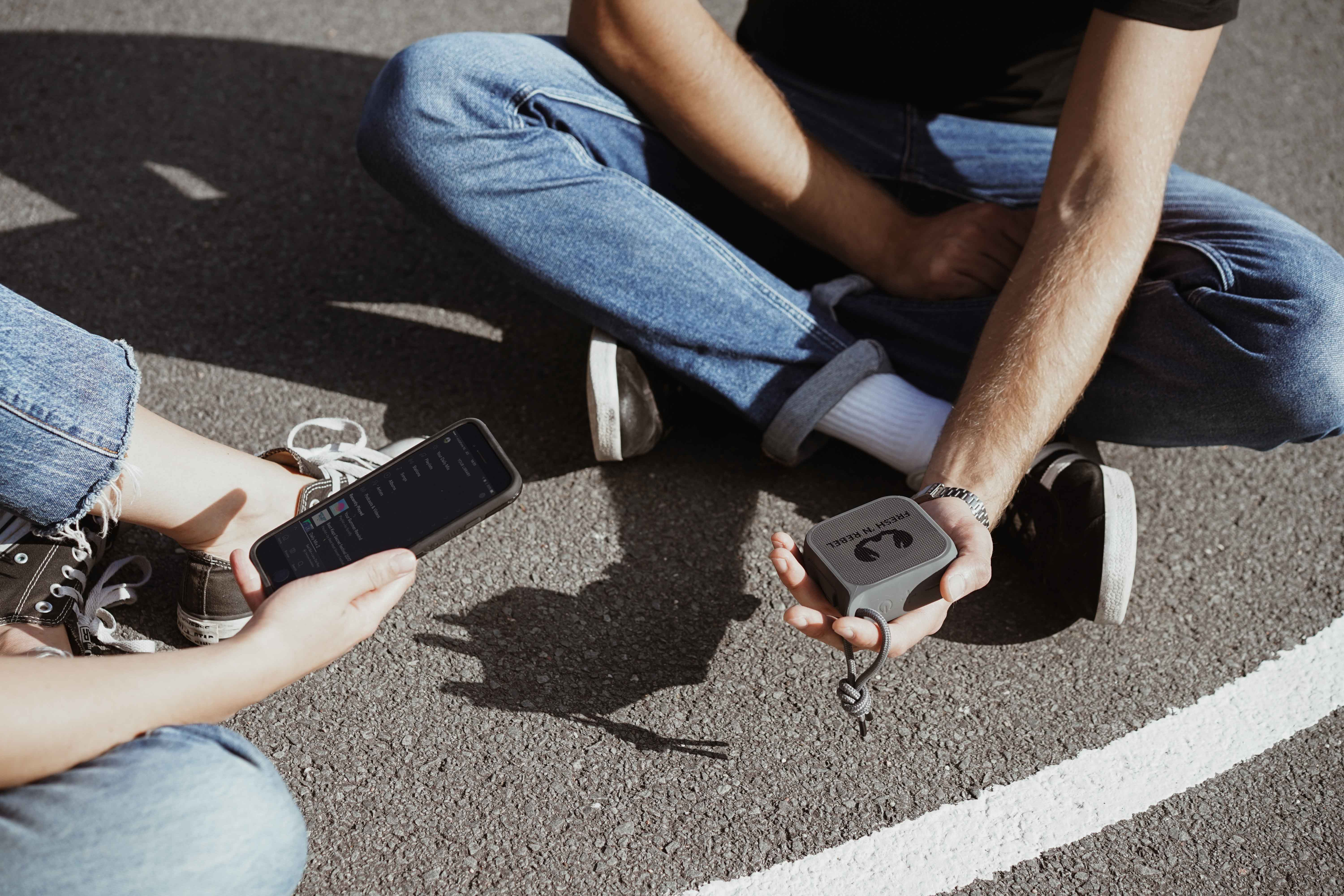 FRESH ‘N REBEL Rockbox Pebble Bluetooth Lautsprecher, Dunkelgrau
