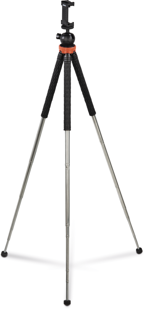 Un treppiede argentato con gambe nere testurizzate e un anello arancione. Ha un supporto per telefono in alto. Sfondo bianco.