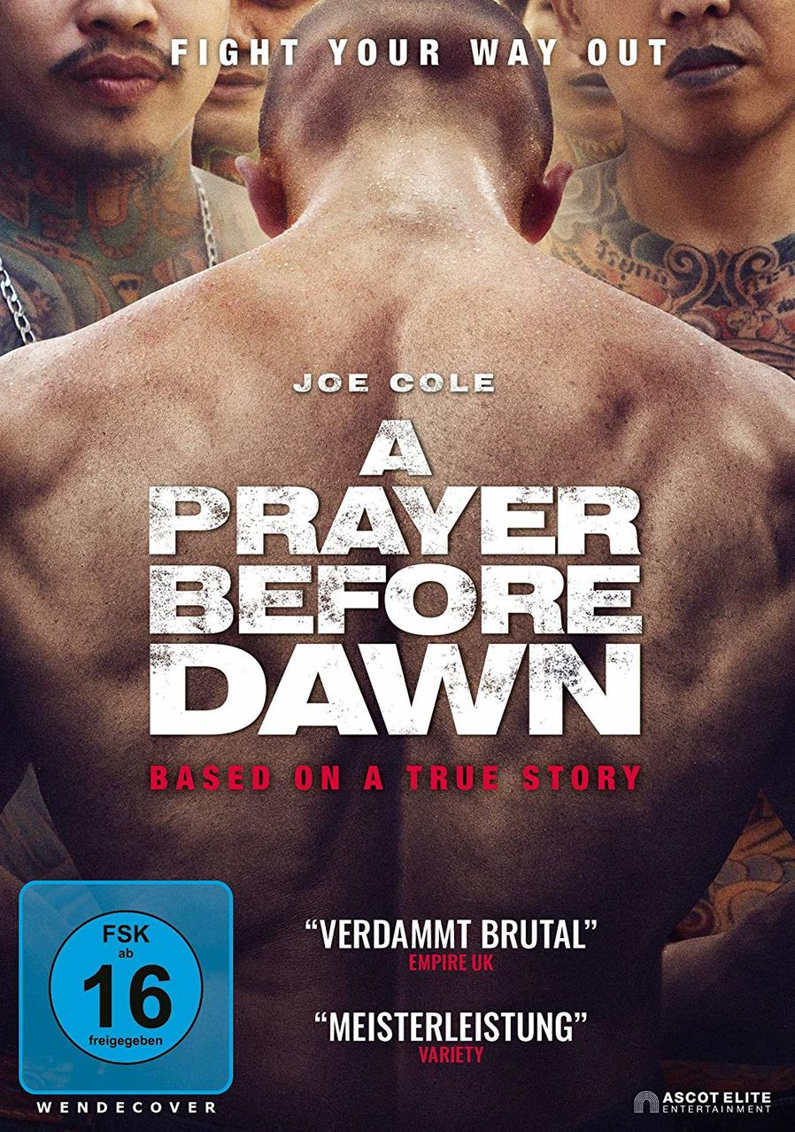 Filmposter für 'A Prayer Before Dawn', muskulöser Rücken, Joe Cole, Tätowierungen und Text.