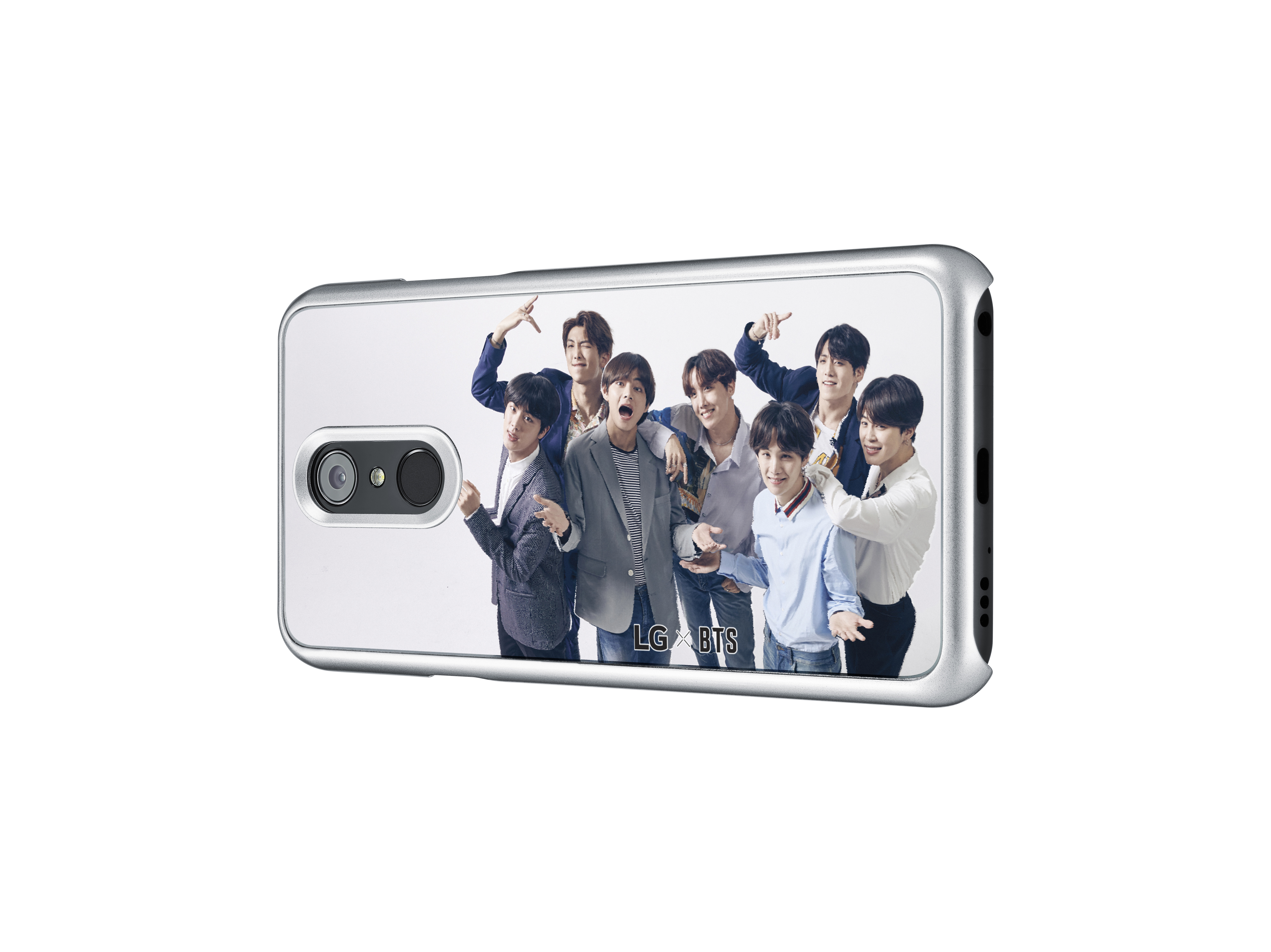 Silbernes Telefon mit einem BTS-Gruppenfoto auf dem Bildschirm. LG- und BTS-Logos sind sichtbar.