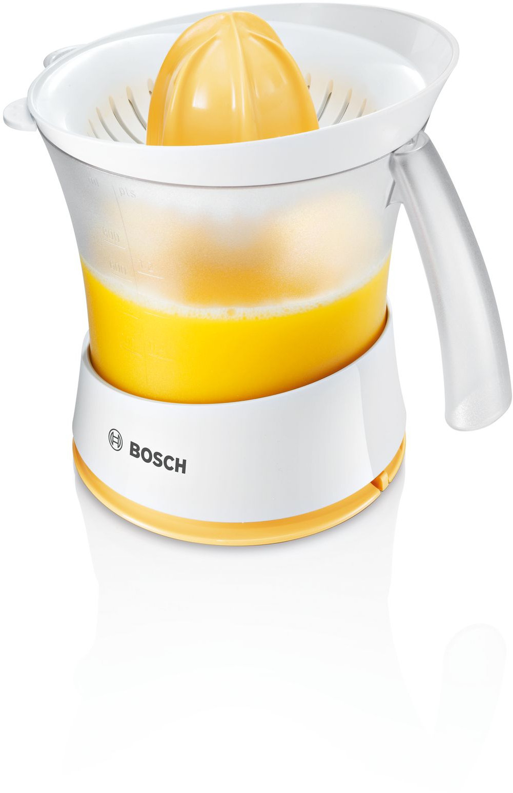 Presse-agrumes blanc et jaune avec du jus d'orange.