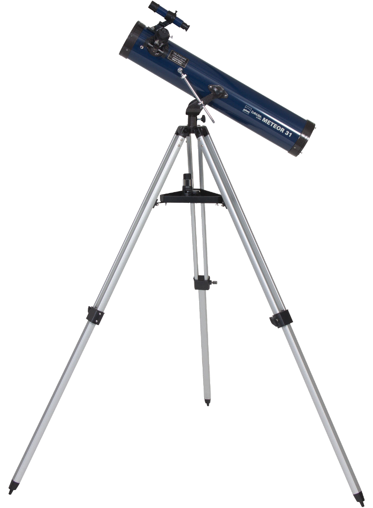 Egy kék 'Meteor 31' feliratú teleszkóp egy ezüst állványra van szerelve. A háttér teljesen fekete.