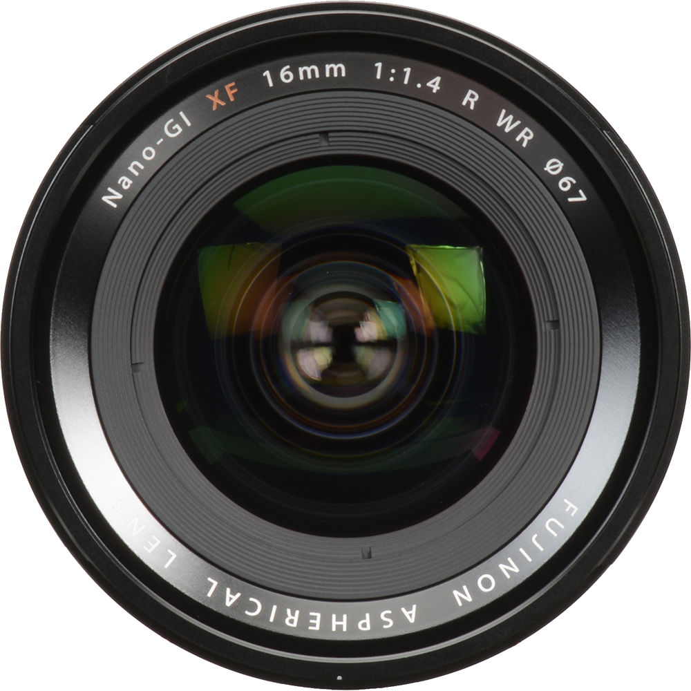 Kamera lencséjének közeli képe feliratokkal: 16mm, 1:1.4, R, WR, ø67 és a márkanév.