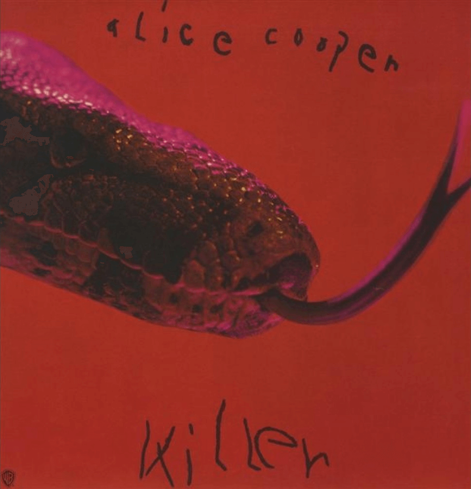 Albumcover: Close-up van een slangenkop, rode achtergrond, met tekst 'Killer' en 'Alice Cooper'.