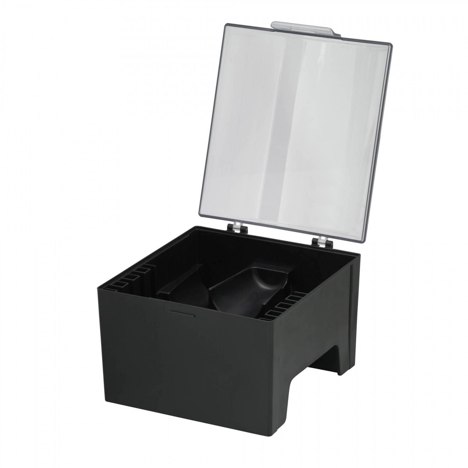 Schwarze Kunststoff-Aufbewahrungsbox mit offenem Deckel. Weißer Hintergrund.