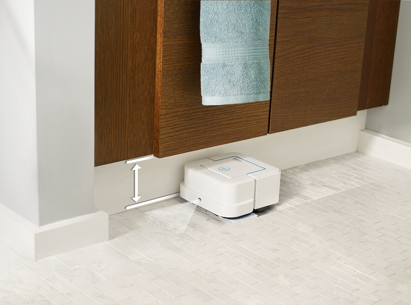 Robot friegasuelos - iRobot Braava jet 240, pulverizador de chorro a presión, friega y pasa la mopa