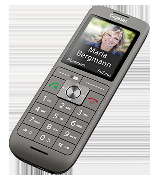 Ein graues Gigaset-Telefon mit Foto einer Frau und Anrufanzeige.