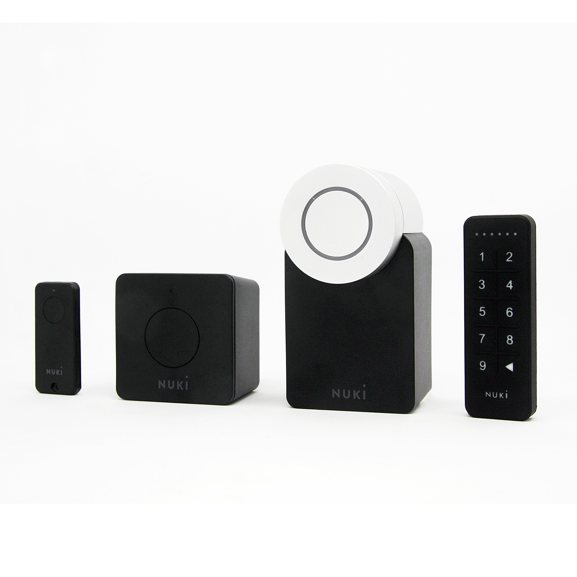 Nuki Smart Lock System, mehrere schwarz-weiße Komponenten. Weißer Hintergrund.