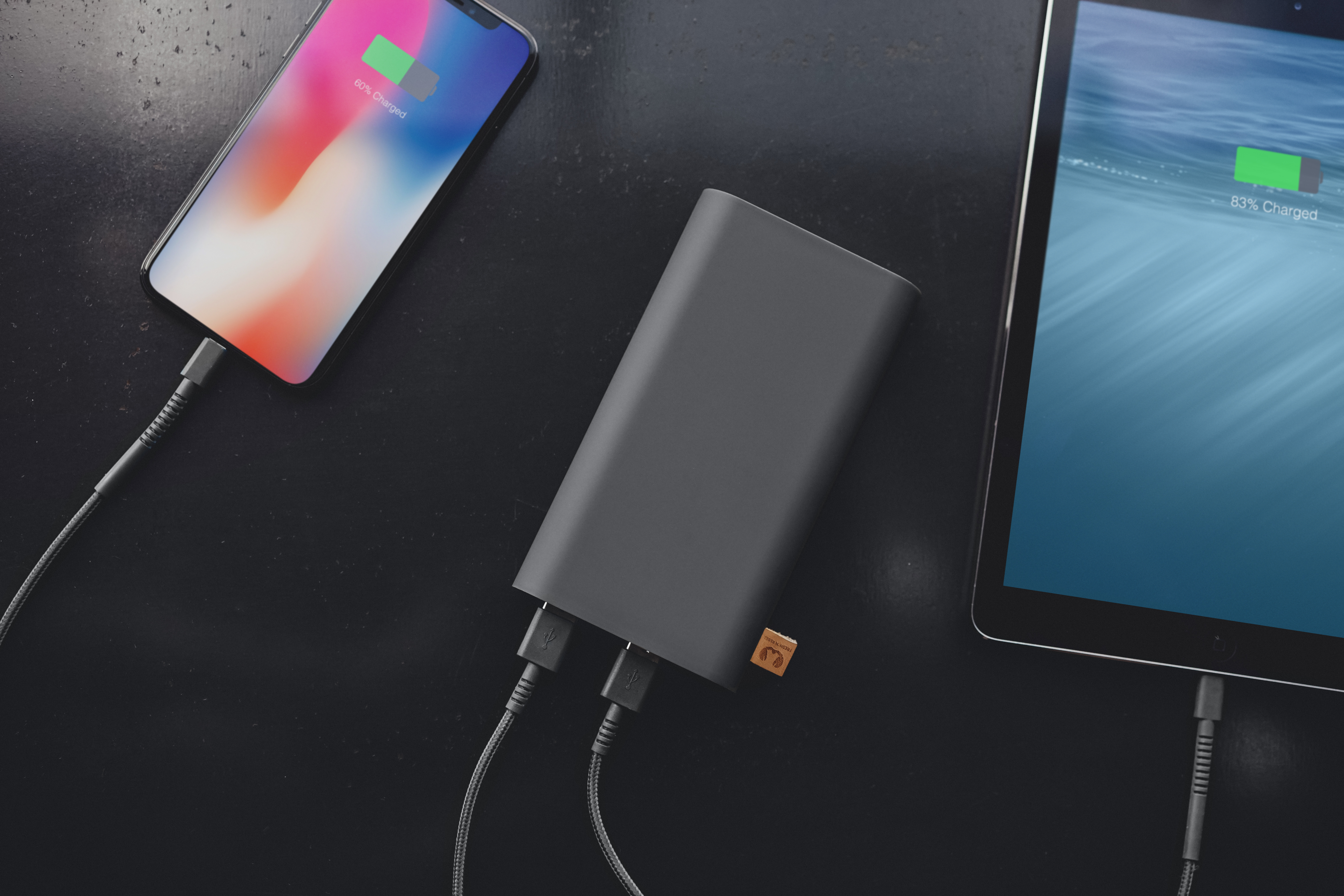 FRESH ‘N REBEL Concrete Powerbank 18000 mAh Schwarz