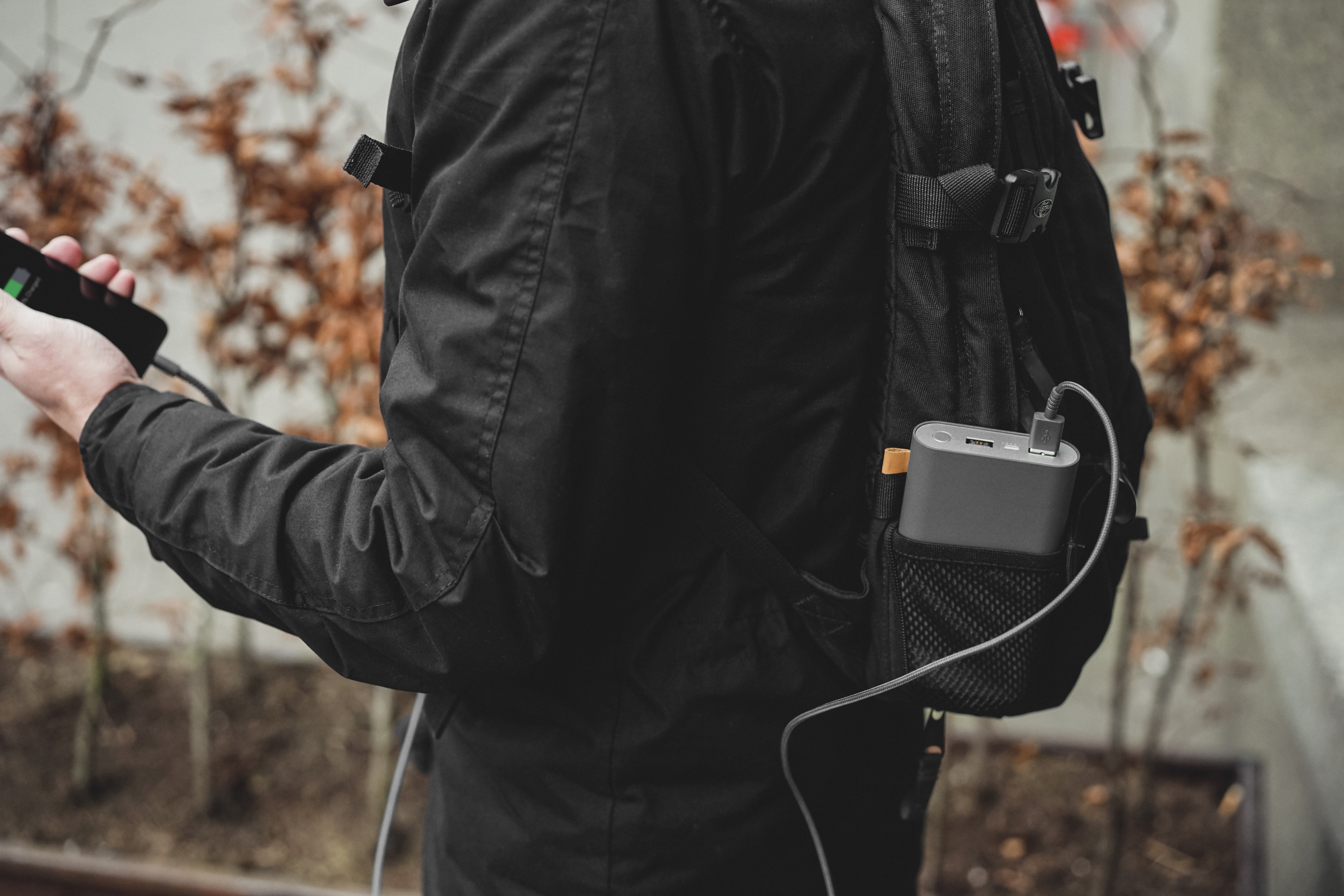 FRESH ‘N REBEL Concrete Powerbank 18000 mAh Schwarz