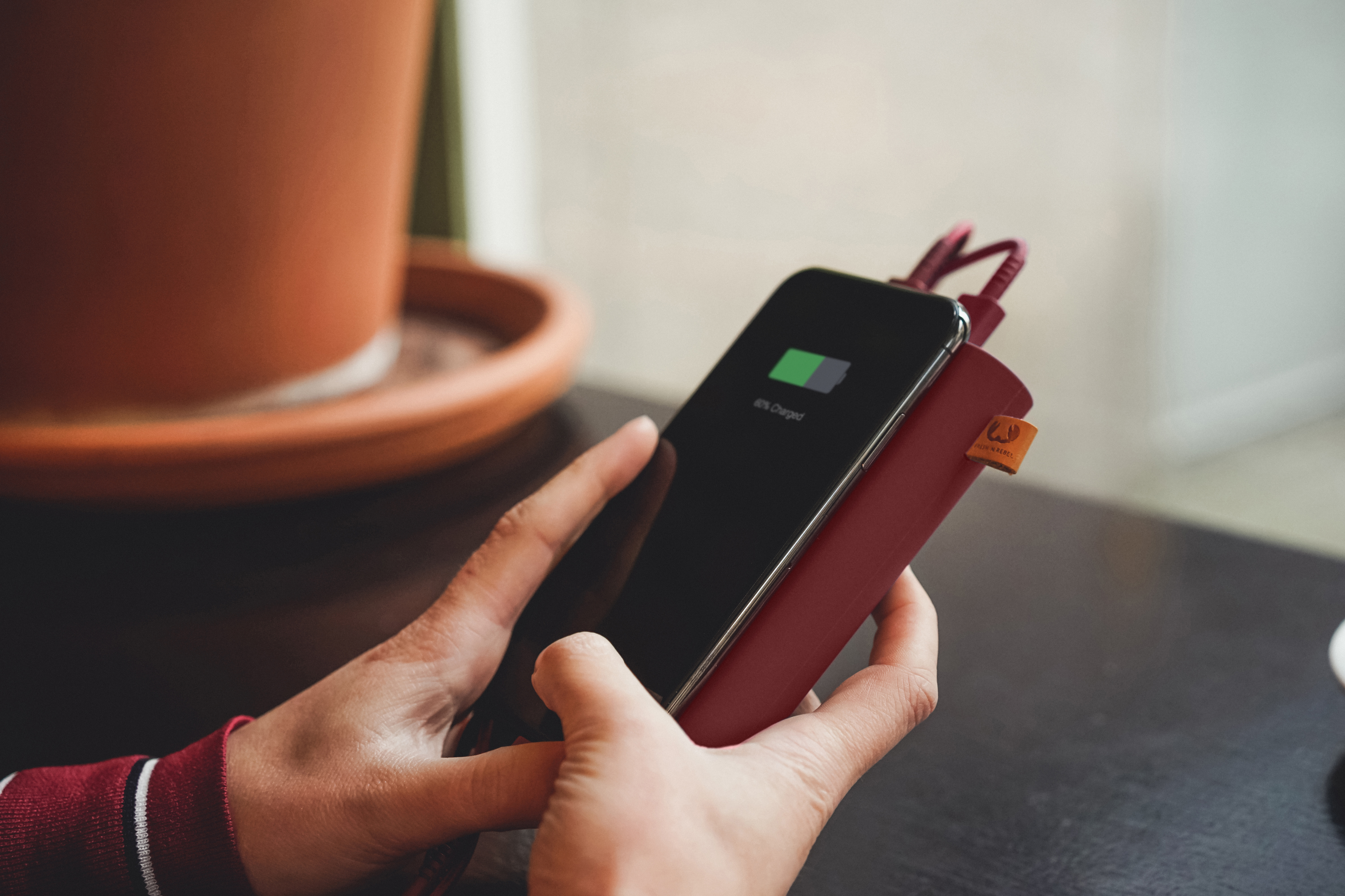 FRESH ‘N REBEL Ruby Powerbank 18000 mAh Rot