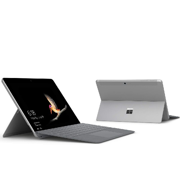 Se muestran dos tabletas, una abierta con pantalla, la otra cerrada. Ambas son grises con un teclado.