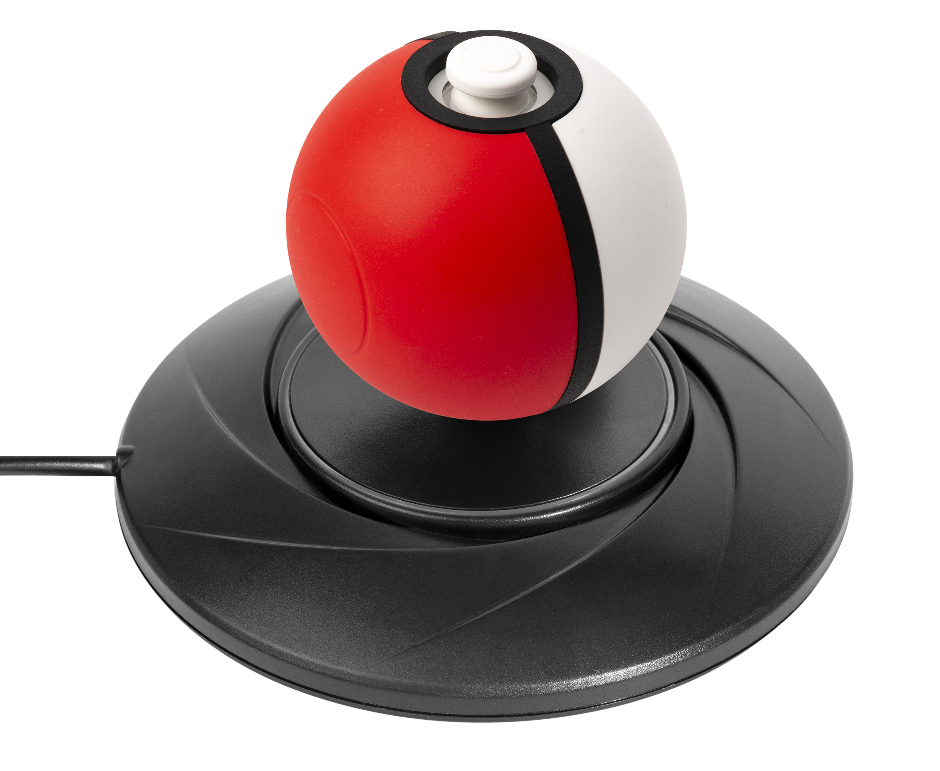 Ein rot-weißer Pokeball auf einer schwarzen scheibenförmigen Basis. Der Hintergrund ist weiß.