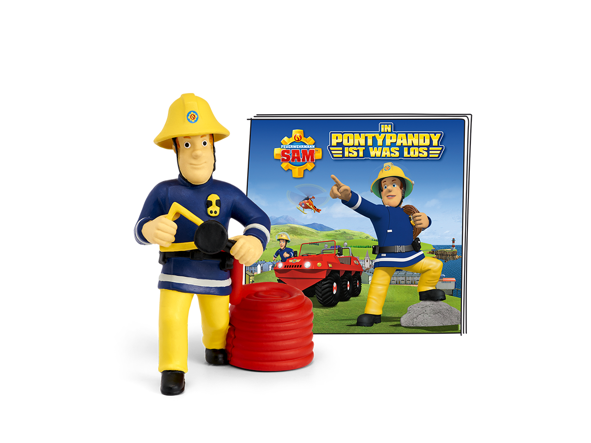 Feuerwehrmann Sam Figur mit einer DVD-Hülle. Die Hülle zeigt Sam und ein rotes Rettungsfahrzeug.