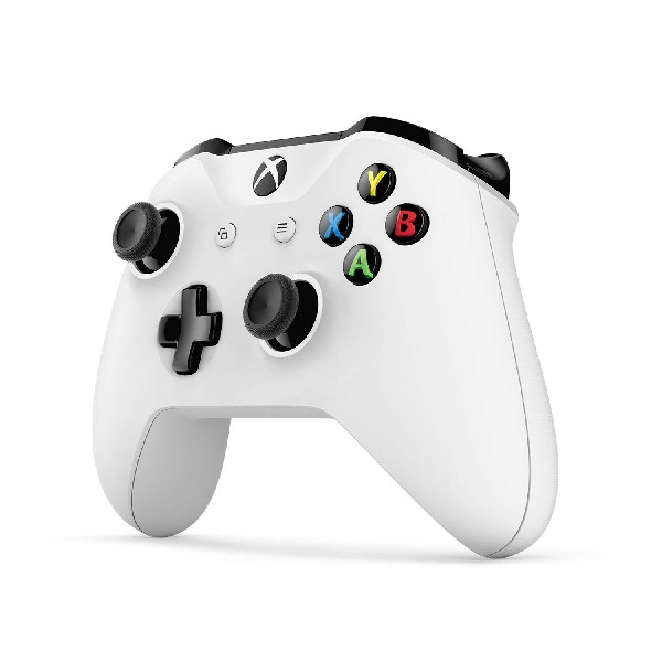 Mando Xbox blanco con joysticks negros y botones de colores.
