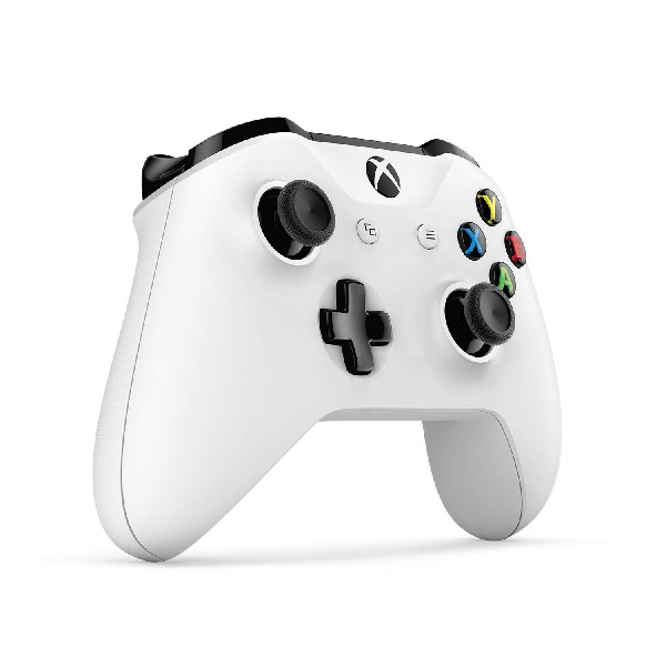 Controlador Xbox One blanco con joysticks negros, botones y cruz central.
