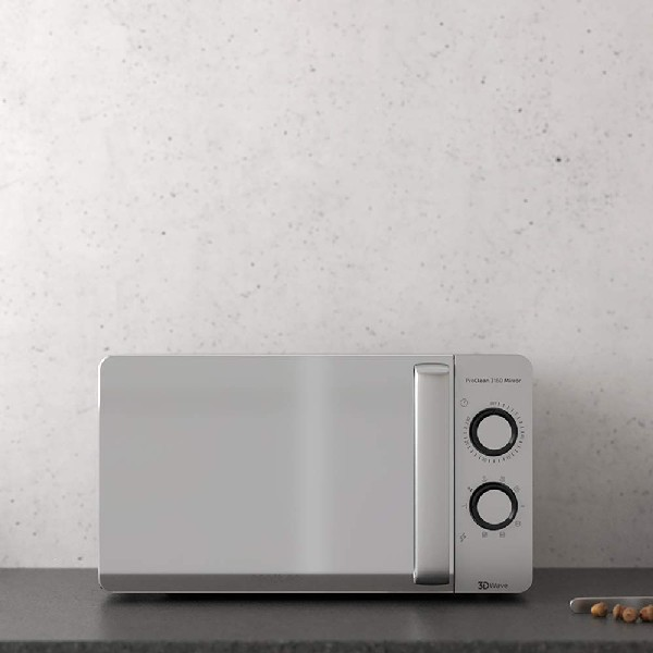 Un horno microondas plateado con un panel de control en el lado derecho.