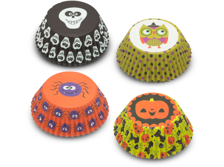 Négy Halloween-i cupcake-forma. Mindegyiknek más a dizájnja: koponya, bagoly, pók és tök.