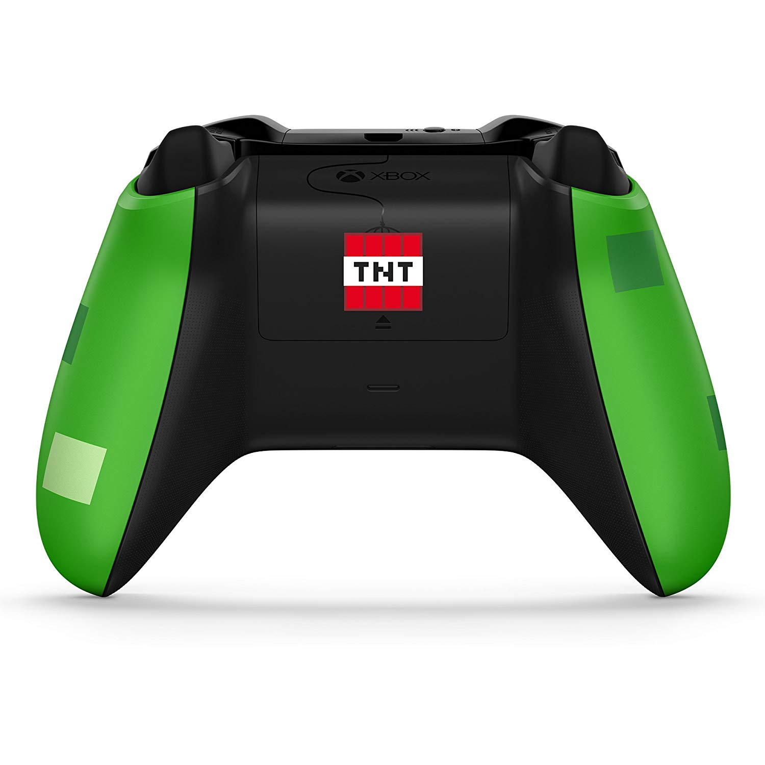 Mando Xbox negro con detalles verdes y logo TNT en la tapa de la batería.